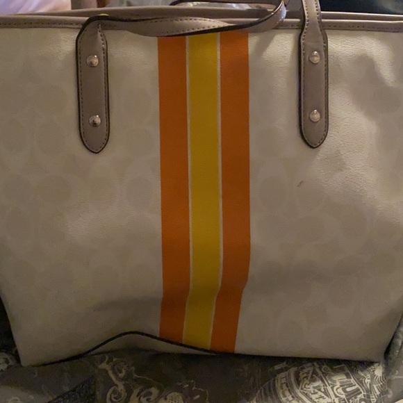 AUTHENTIC Coach Summer Zip Tote - Picture 3 of 3